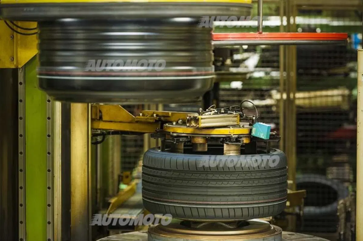 Goodyear: nelle stanze segrete dove nascono i pneumatici (12)