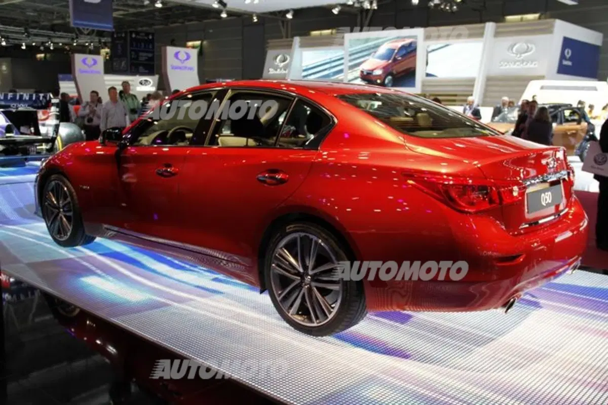 Infiniti al Salone di Parigi 2014 (8)