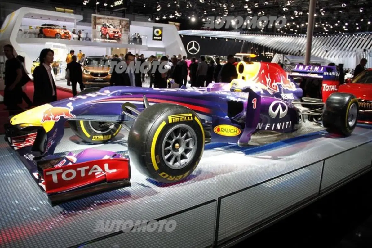 Infiniti al Salone di Parigi 2014 (9)