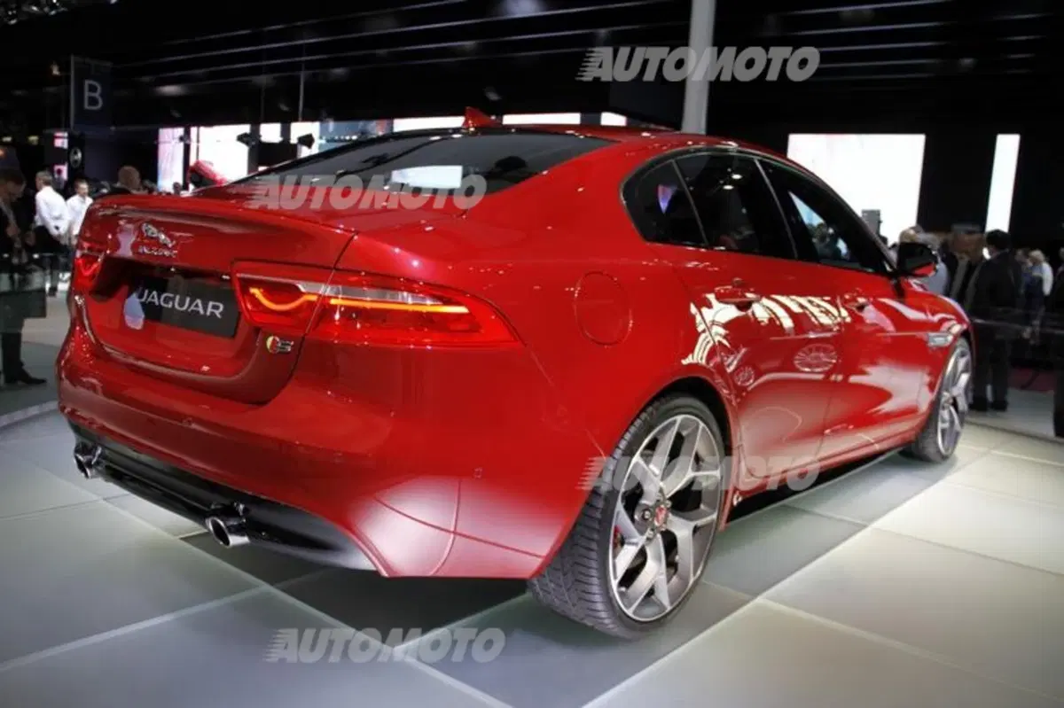 Jaguar al Salone di Parigi 2014 (7)