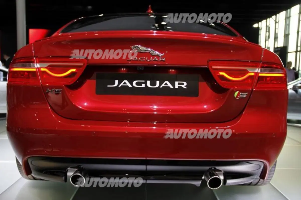 Jaguar al Salone di Parigi 2014 (9)