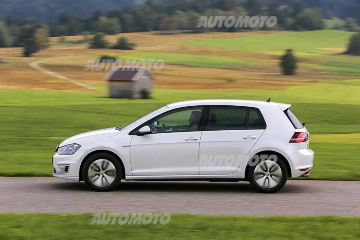 Volkswagen Golf GTE (11)