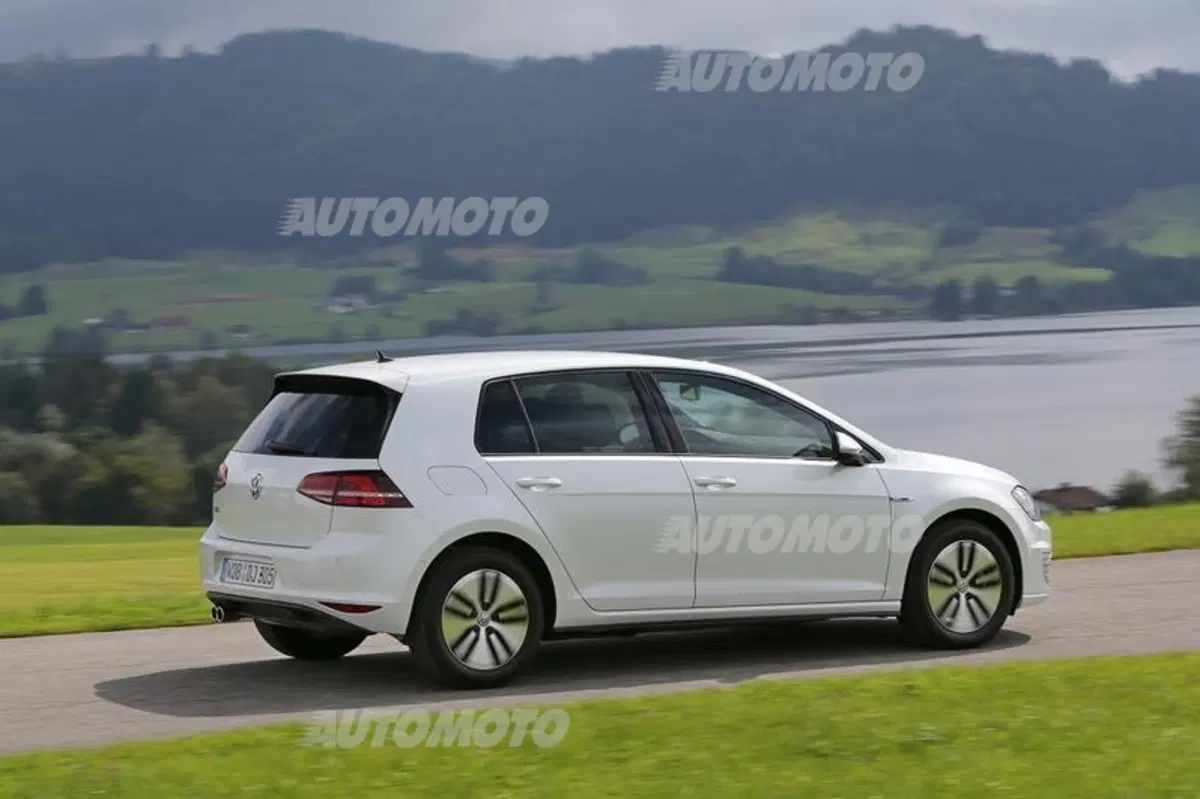 Volkswagen Golf GTE (30)