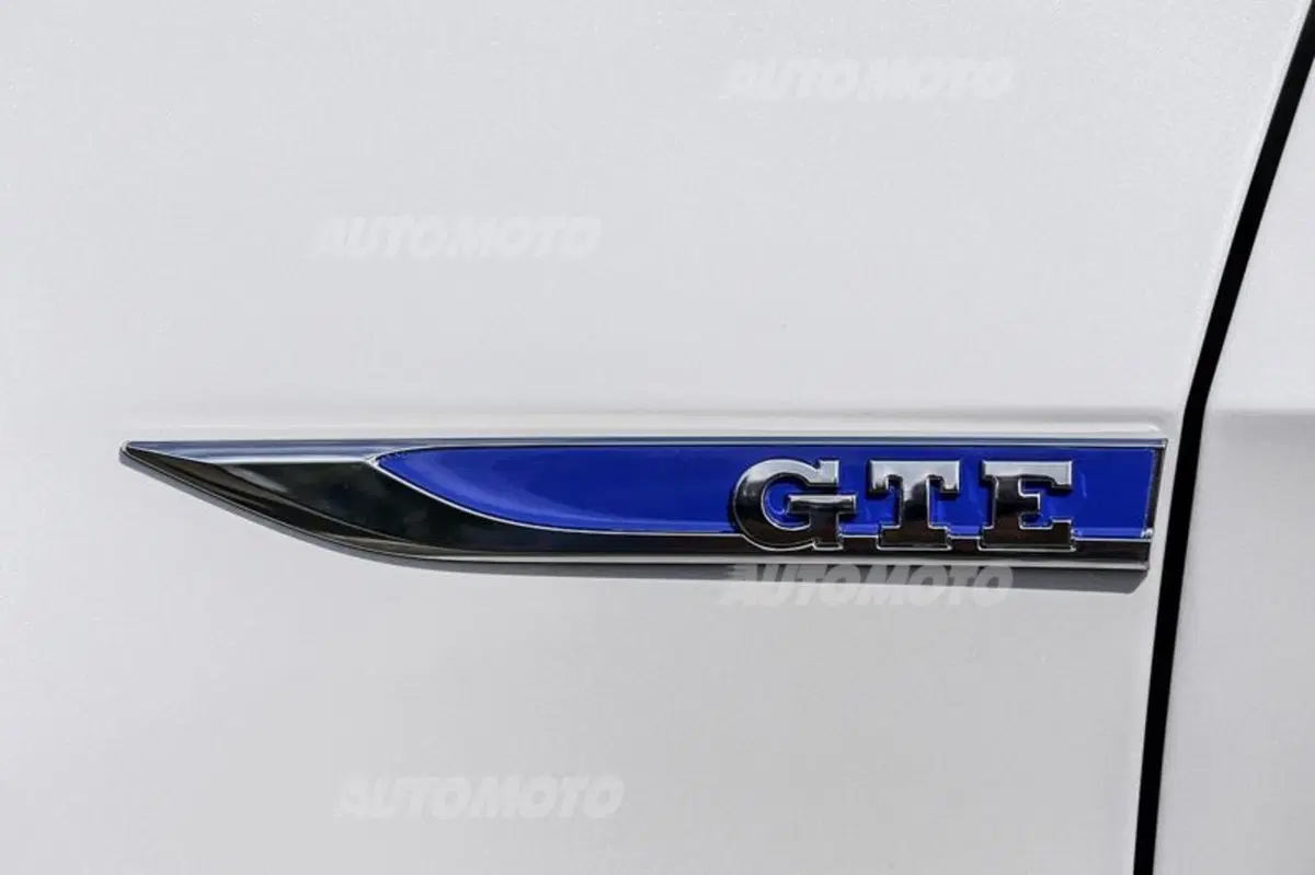 Volkswagen Golf GTE (42)