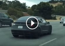 Tesla Model 3: spiata in autostrada negli USA [Video]