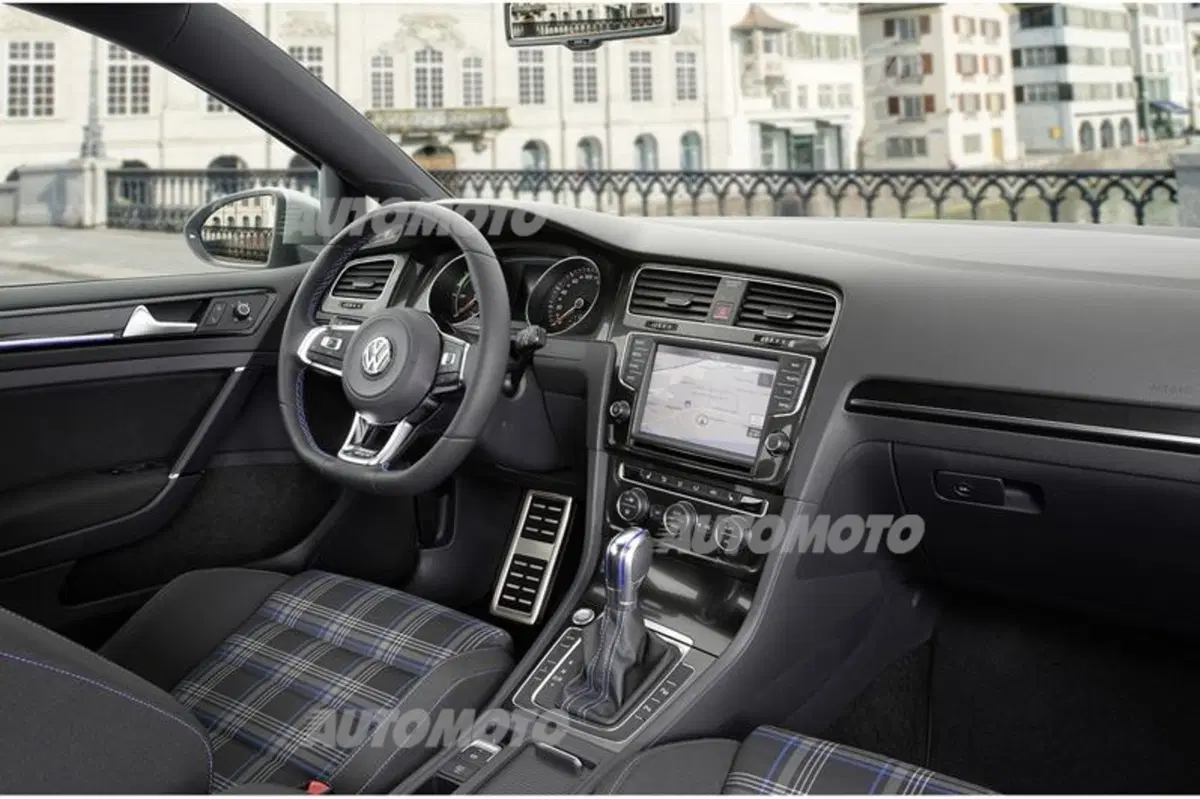 Volkswagen Golf GTE (46)