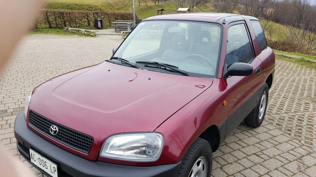 Ieri e oggi RAV4: Come è cambiato in 20 anni (6)
