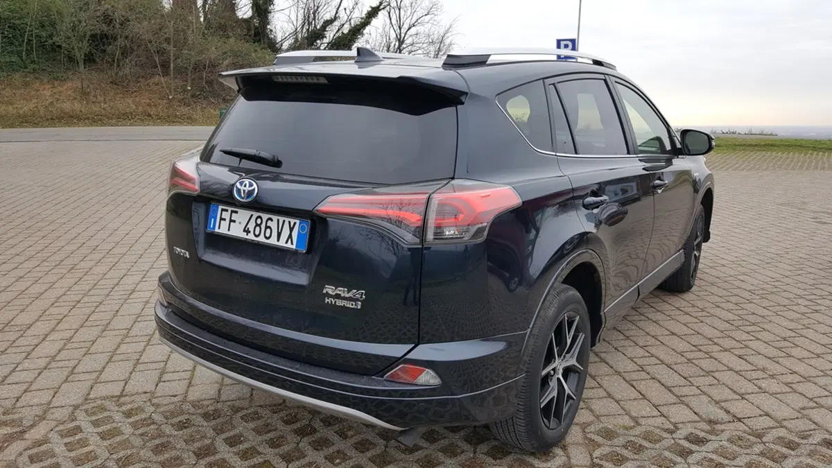 Ieri e oggi RAV4: Come è cambiato in 20 anni (8)