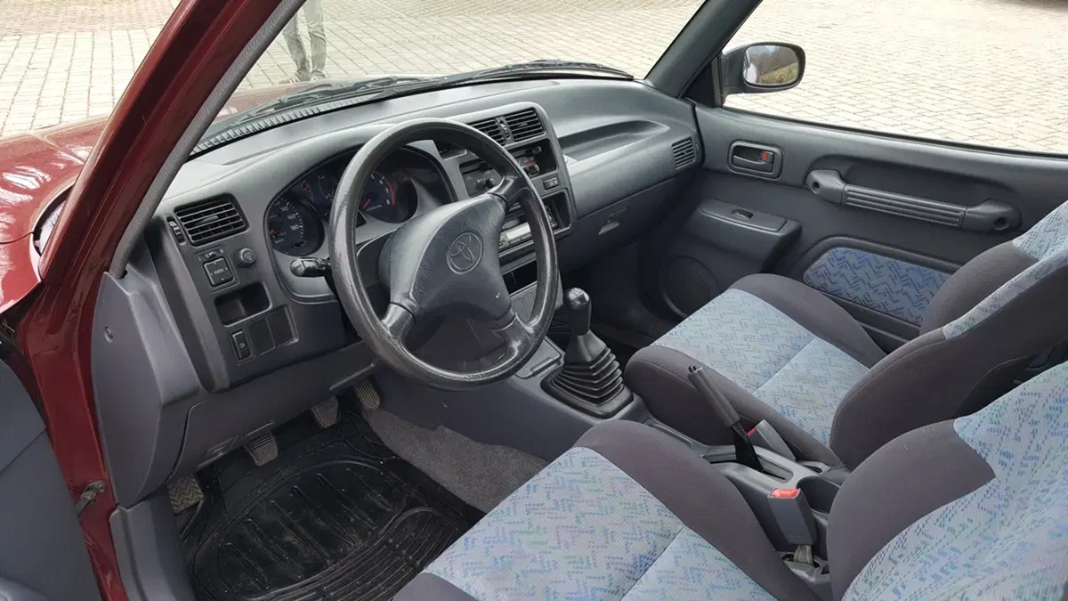 Ieri e oggi RAV4: Come è cambiato in 20 anni (11)