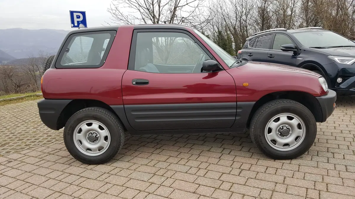 Ieri e oggi RAV4: Come è cambiato in 20 anni (3)