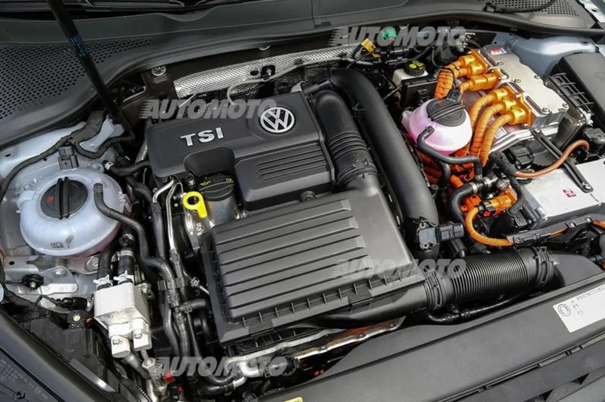 Volkswagen Golf GTE (56)