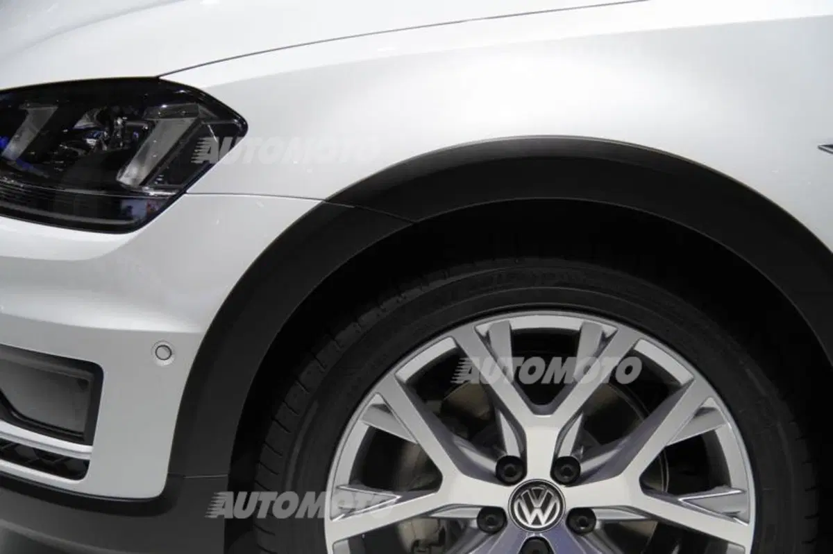 Volkswagen al Salone di Parigi 2014 (40)