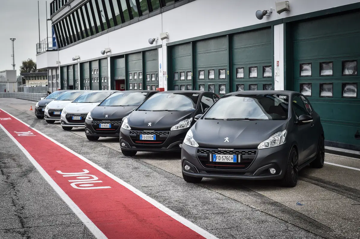 Noi siamo Gti. Ecco i segreti per girare forte in pista (5)