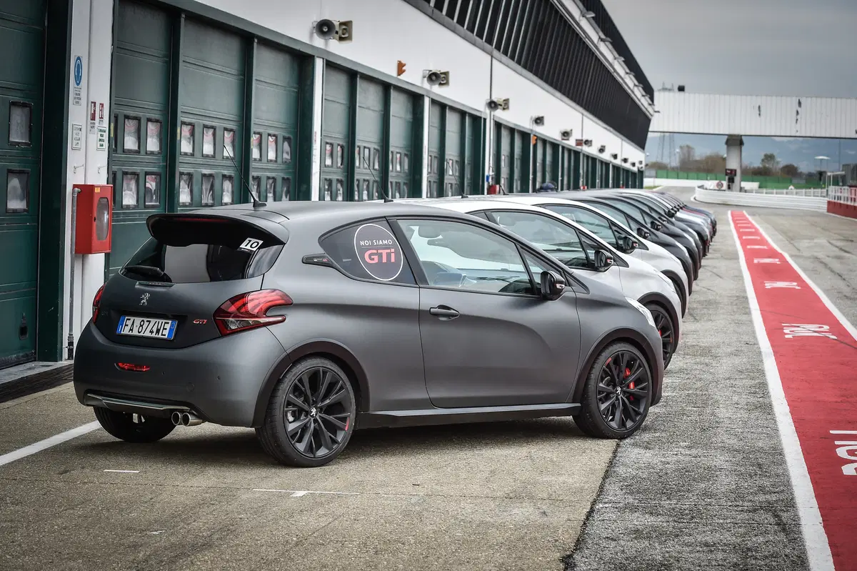 Noi siamo Gti. Ecco i segreti per girare forte in pista (11)