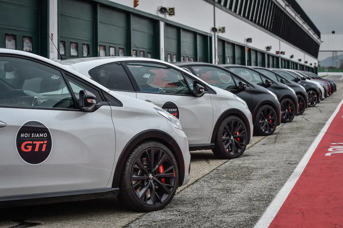 Noi siamo Gti. Ecco i segreti per girare forte in pista (7)