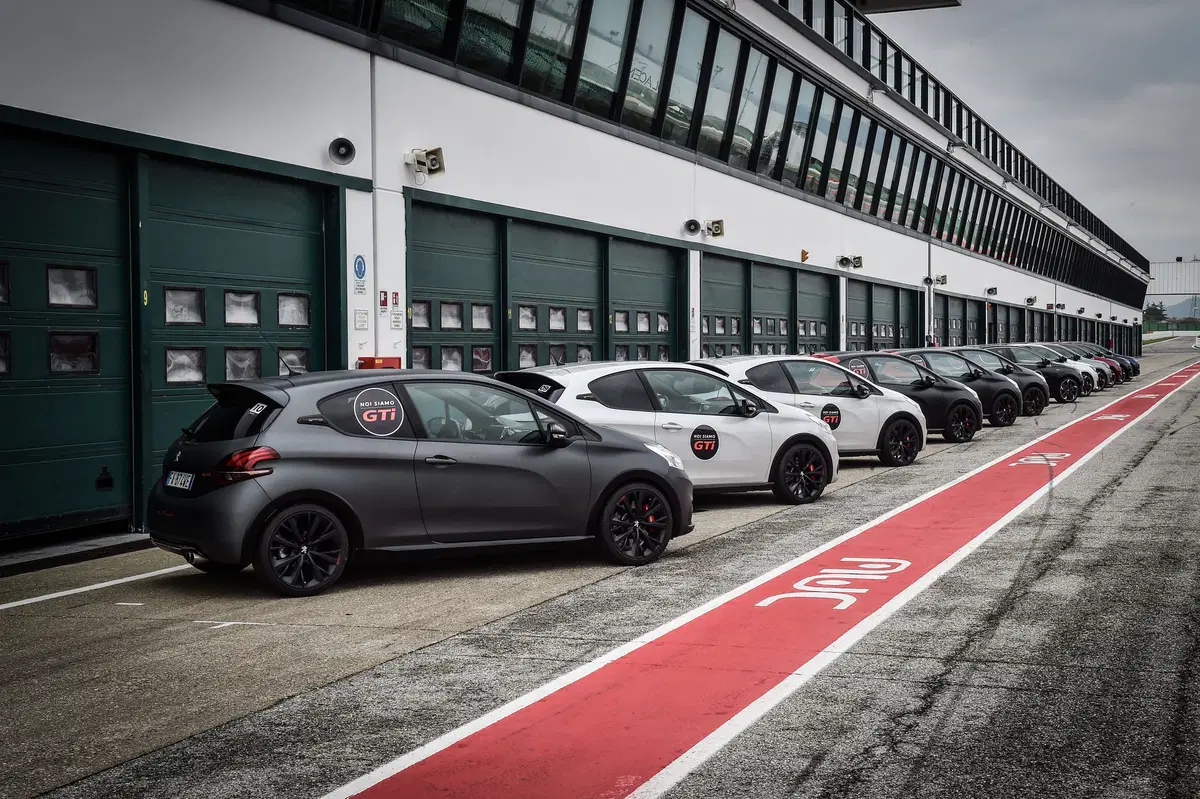 Noi siamo Gti. Ecco i segreti per girare forte in pista (8)