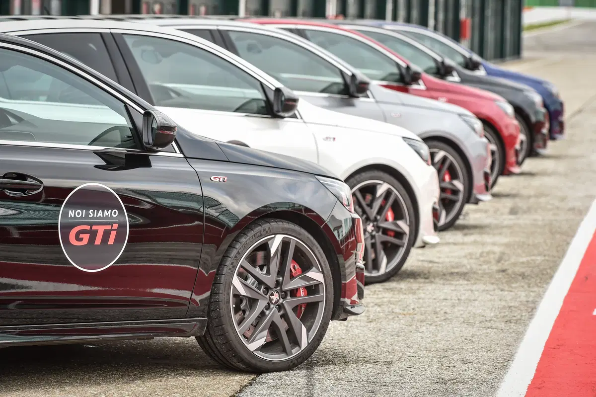 Noi siamo Gti. Ecco i segreti per girare forte in pista (9)