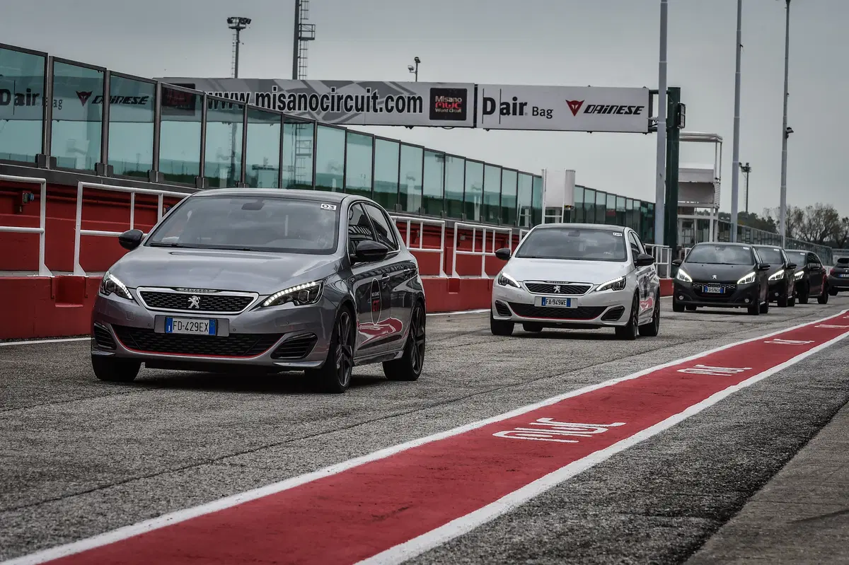 Noi siamo Gti. Ecco i segreti per girare forte in pista (13)