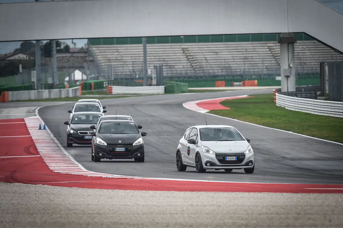 Noi siamo Gti. Ecco i segreti per girare forte in pista (19)