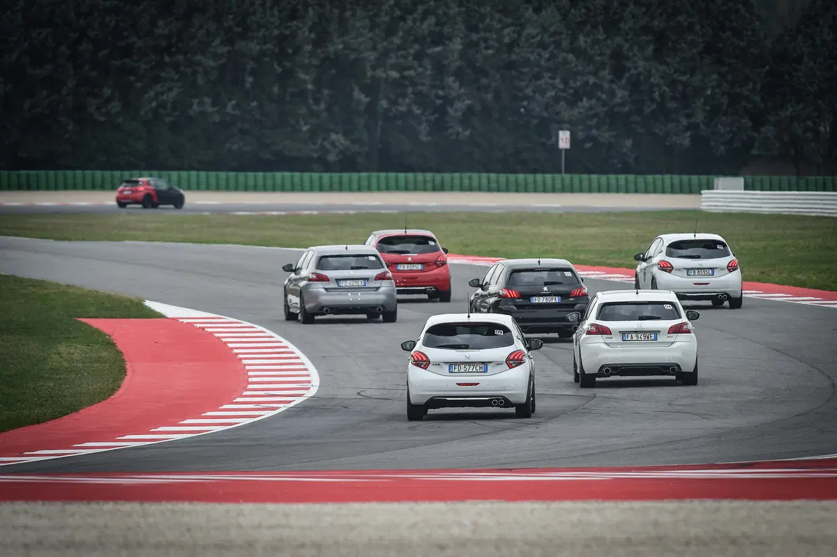 Noi siamo Gti. Ecco i segreti per girare forte in pista (23)