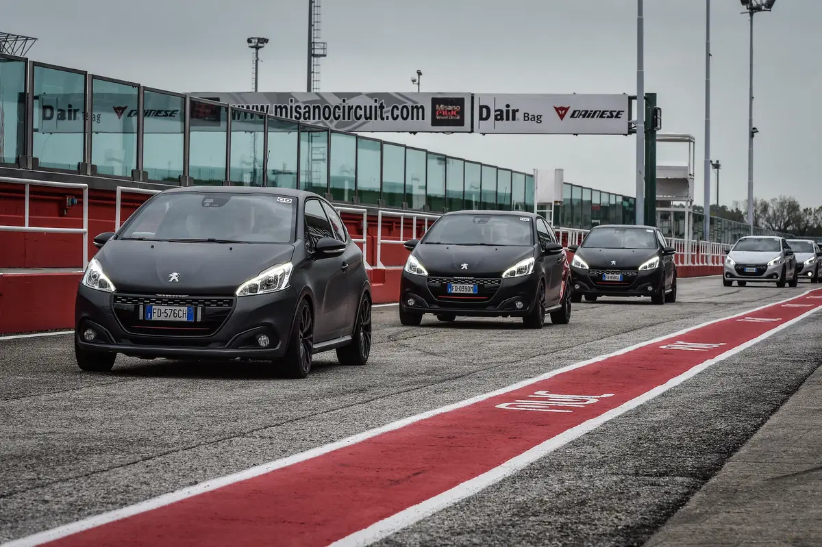 Noi siamo Gti. Ecco i segreti per girare forte in pista (24)