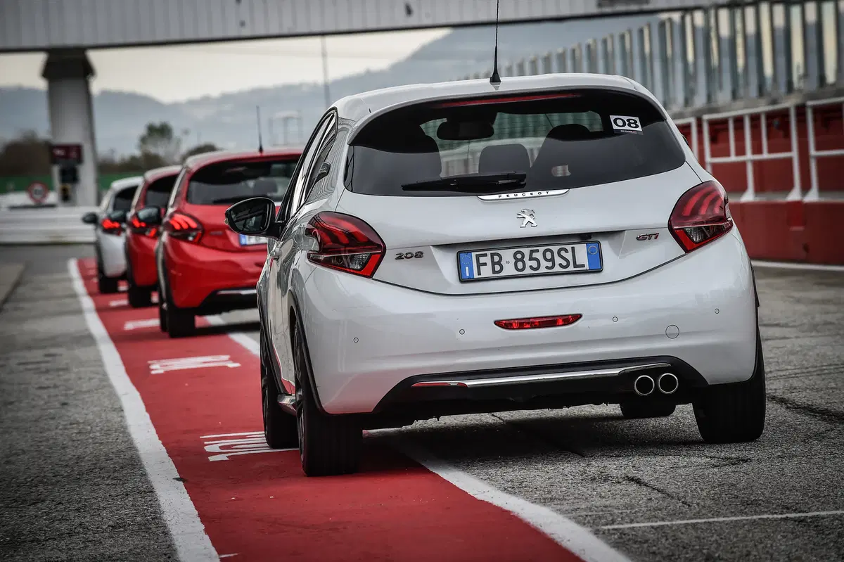 Noi siamo Gti. Ecco i segreti per girare forte in pista (29)