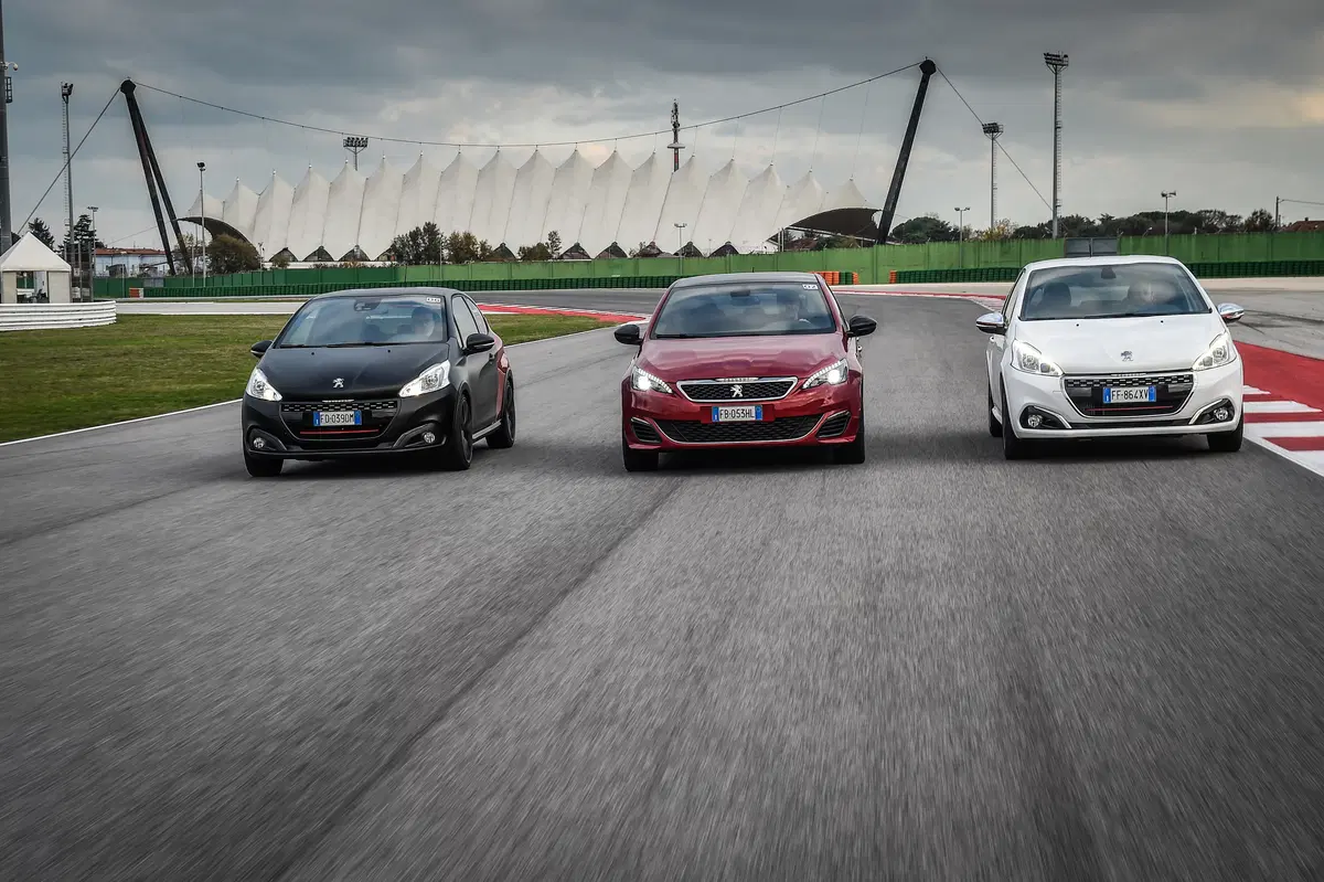 Noi siamo Gti. Ecco i segreti per girare forte in pista (45)