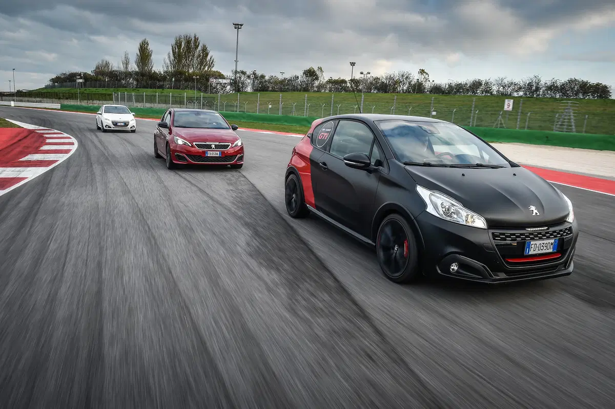 Noi siamo Gti. Ecco i segreti per girare forte in pista (49)