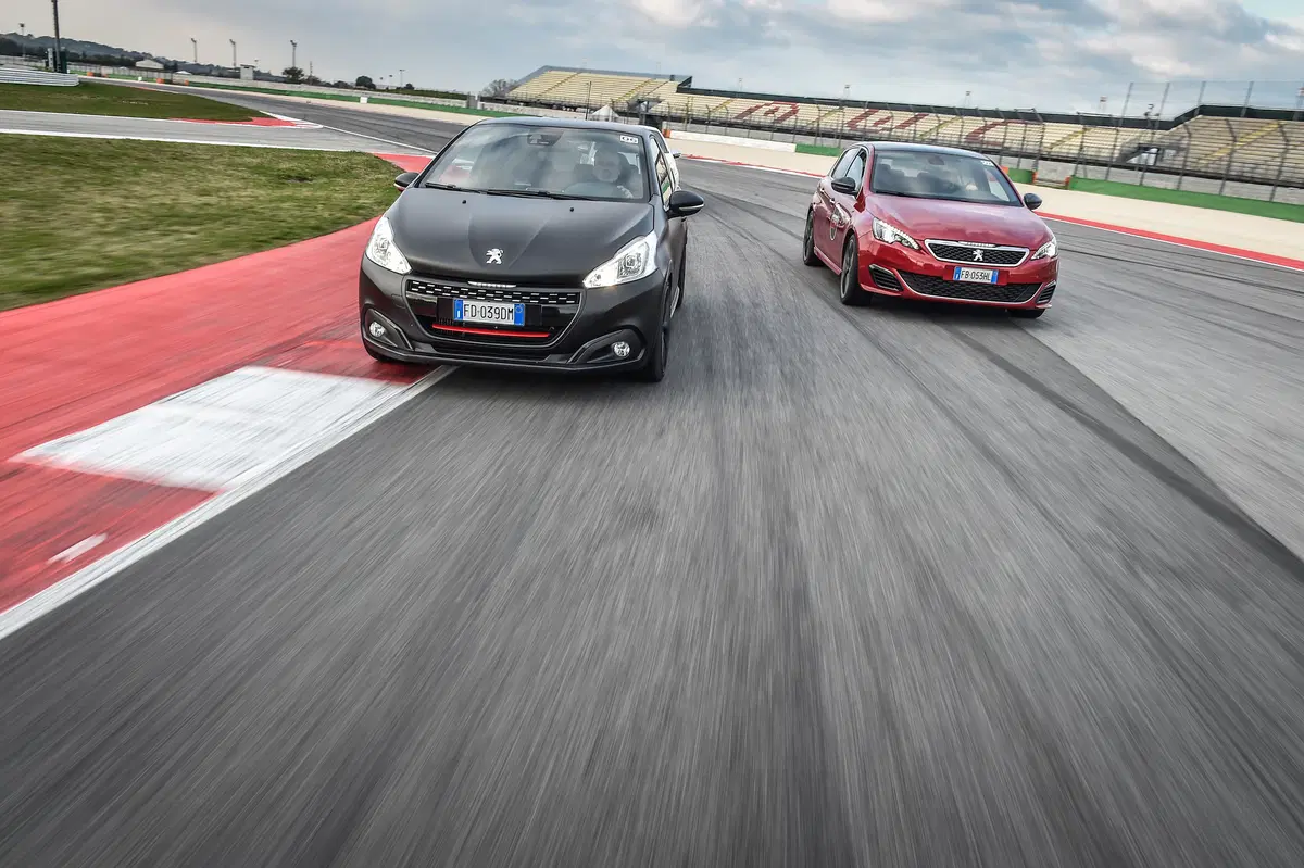 Noi siamo Gti. Ecco i segreti per girare forte in pista (55)