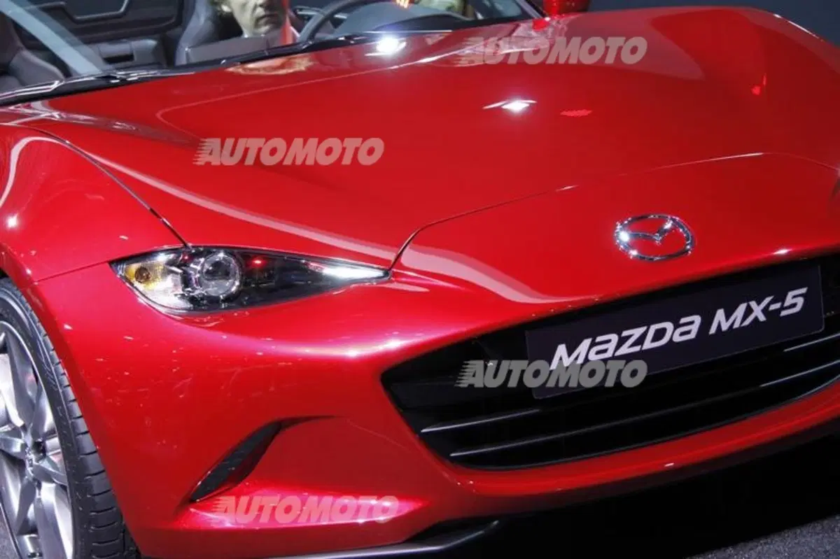 Mazda al Salone di Parigi 2014 (2)