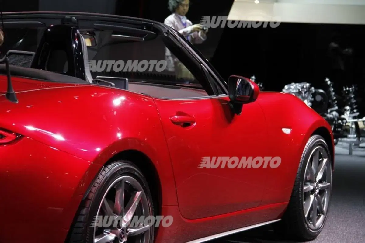 Mazda al Salone di Parigi 2014 (3)