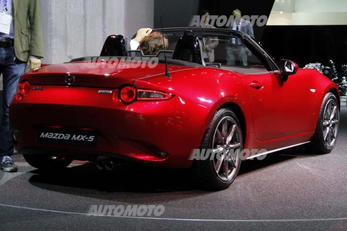 Mazda al Salone di Parigi 2014 (4)