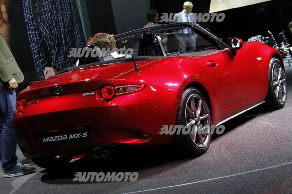 Mazda al Salone di Parigi 2014 (5)