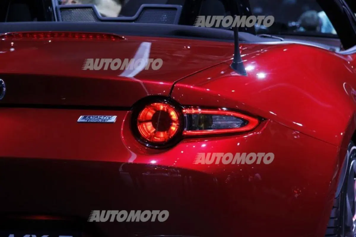 Mazda al Salone di Parigi 2014 (7)