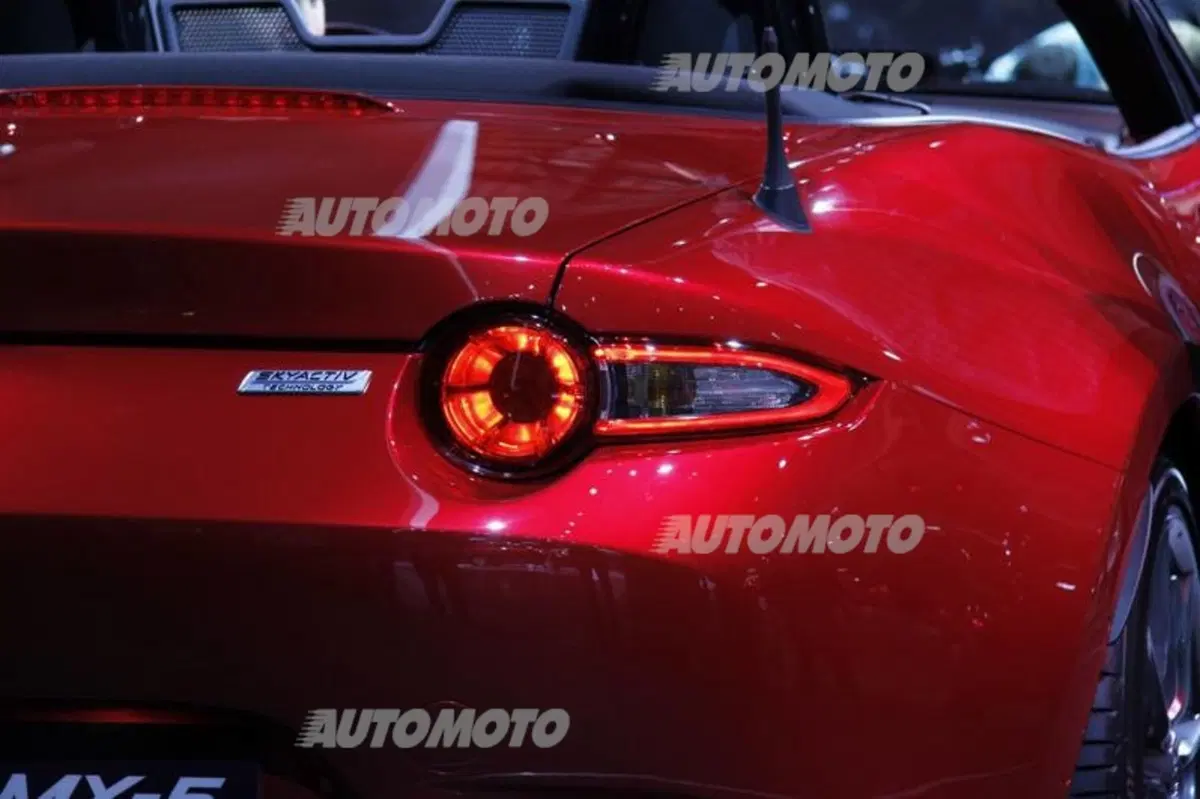 Mazda al Salone di Parigi 2014 (8)