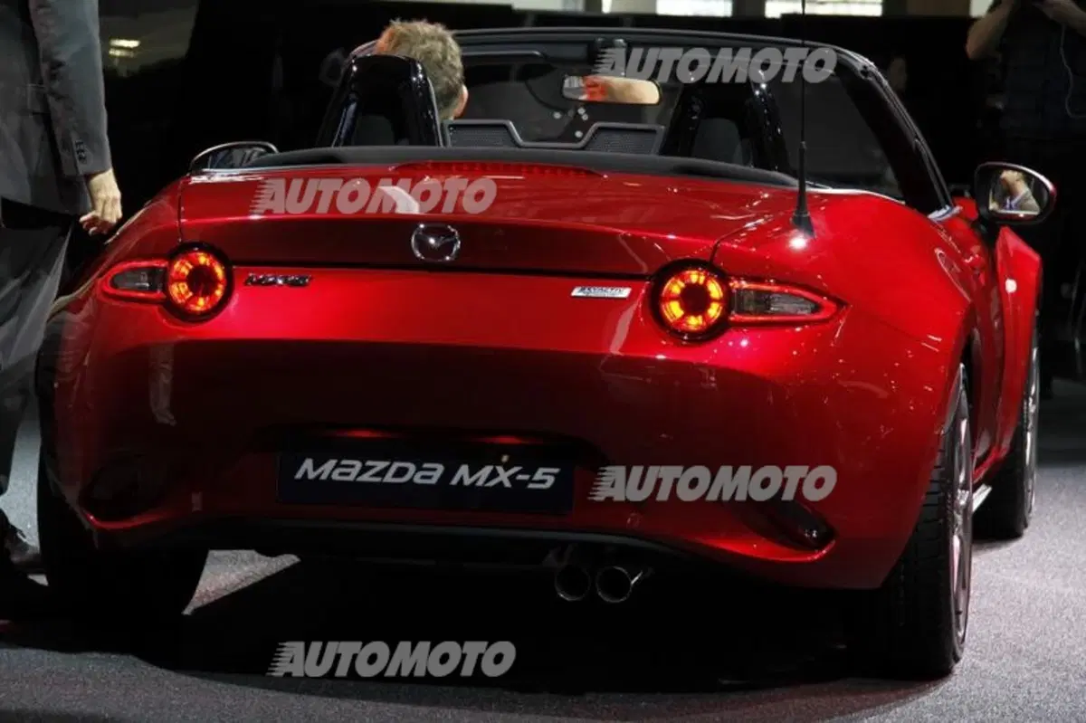 Mazda al Salone di Parigi 2014 (9)
