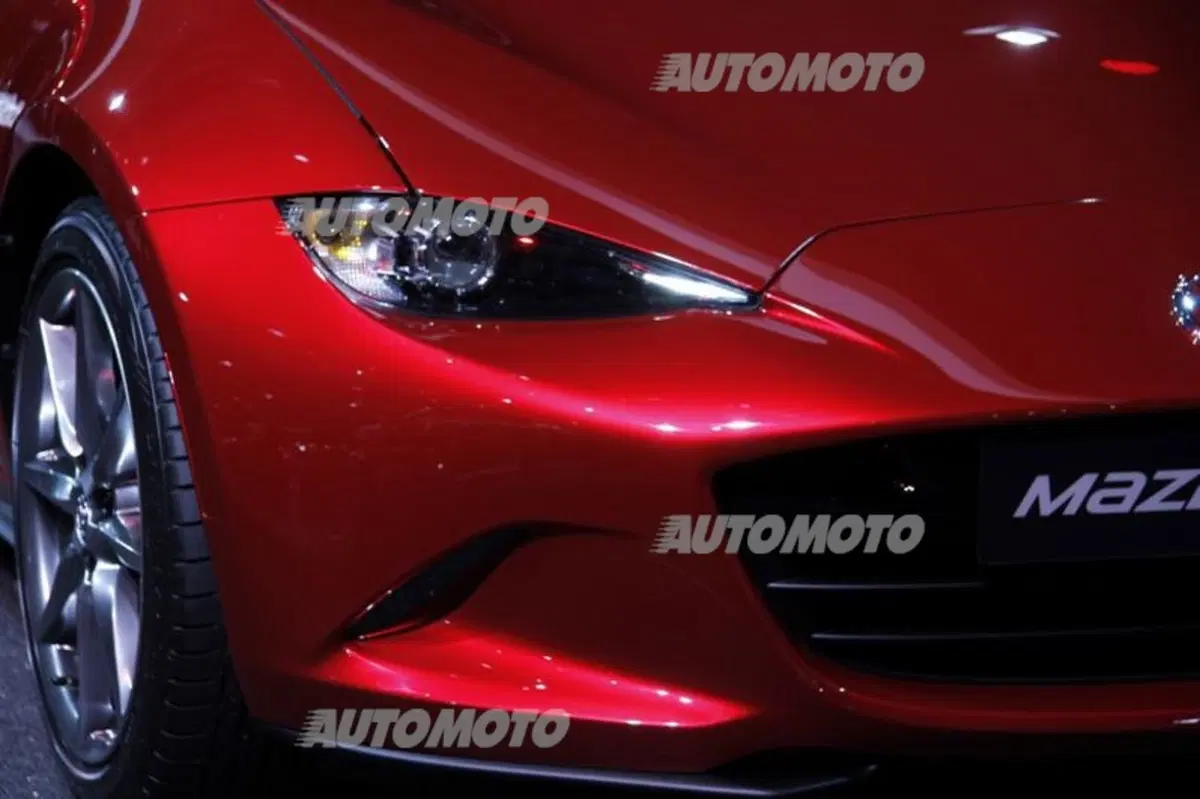 Mazda al Salone di Parigi 2014 (10)