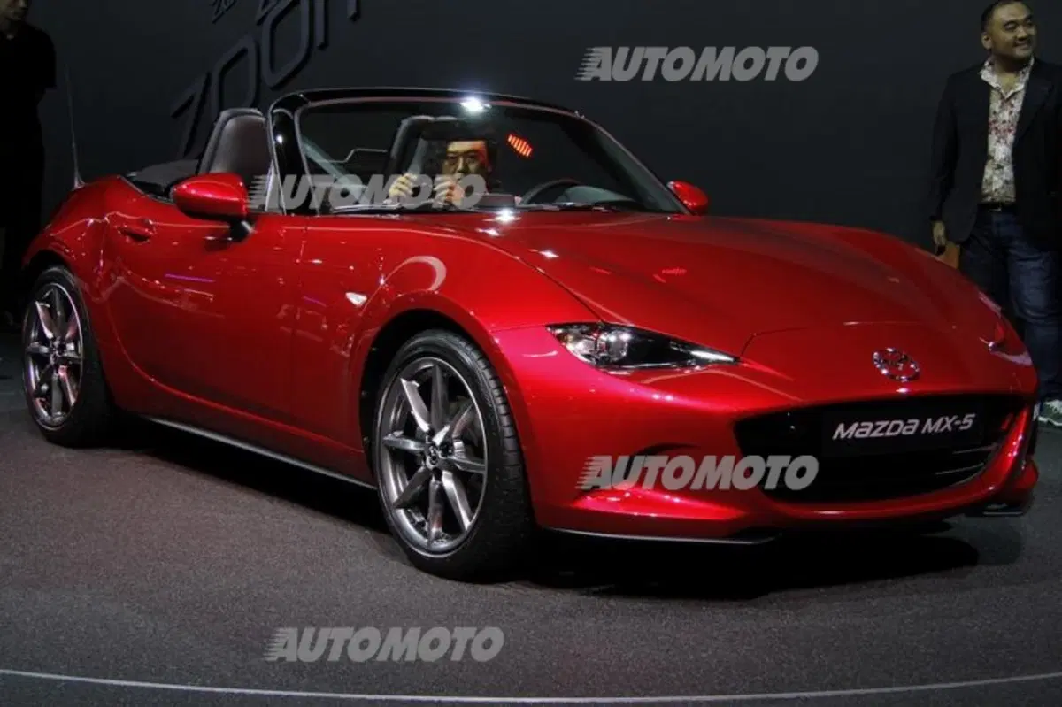 Mazda al Salone di Parigi 2014 (11)