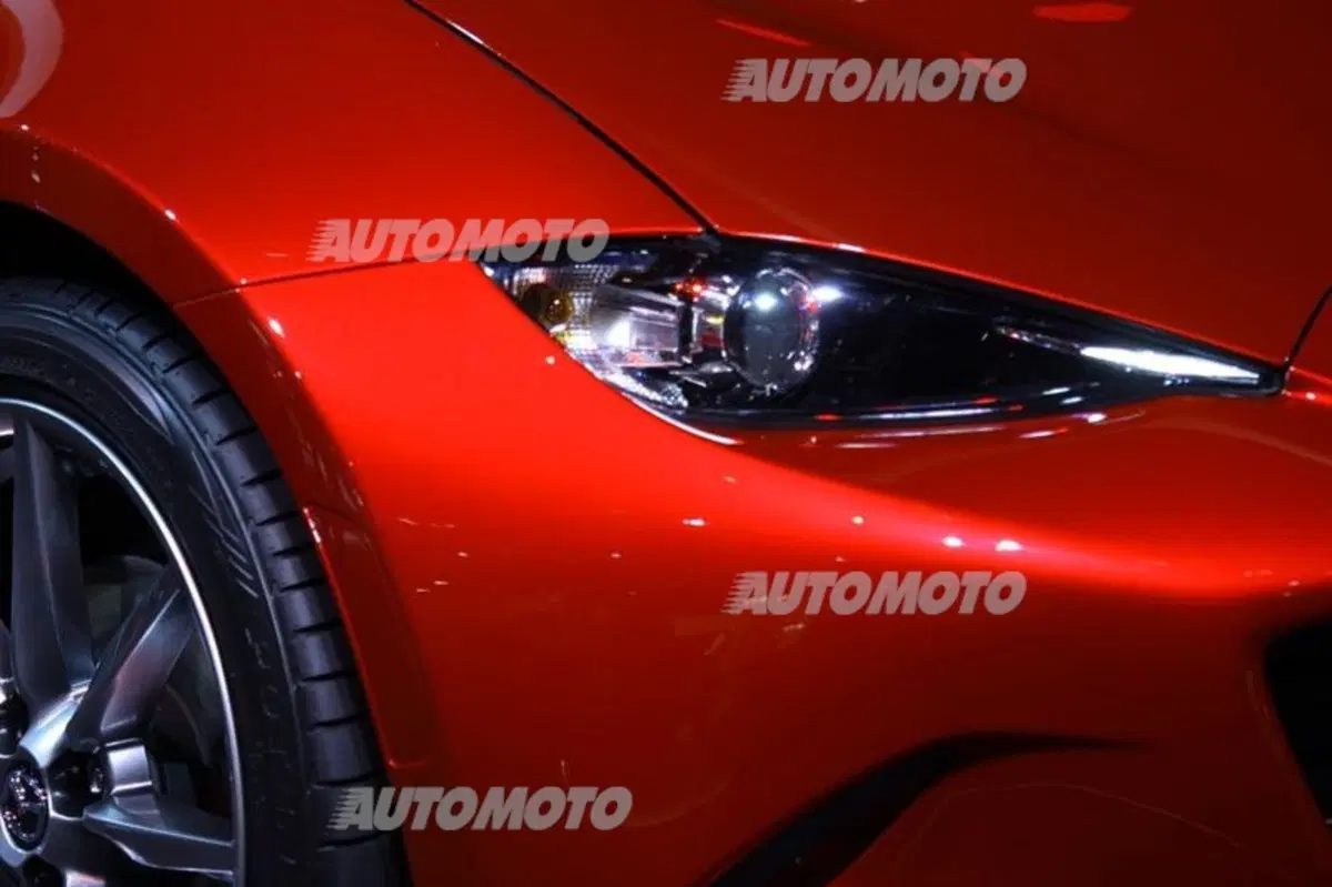 Mazda al Salone di Parigi 2014 (12)