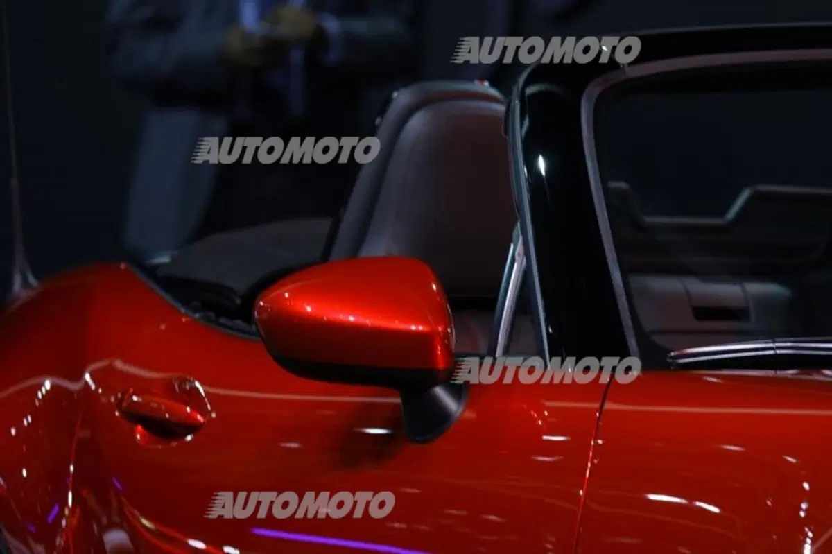 Mazda al Salone di Parigi 2014 (13)