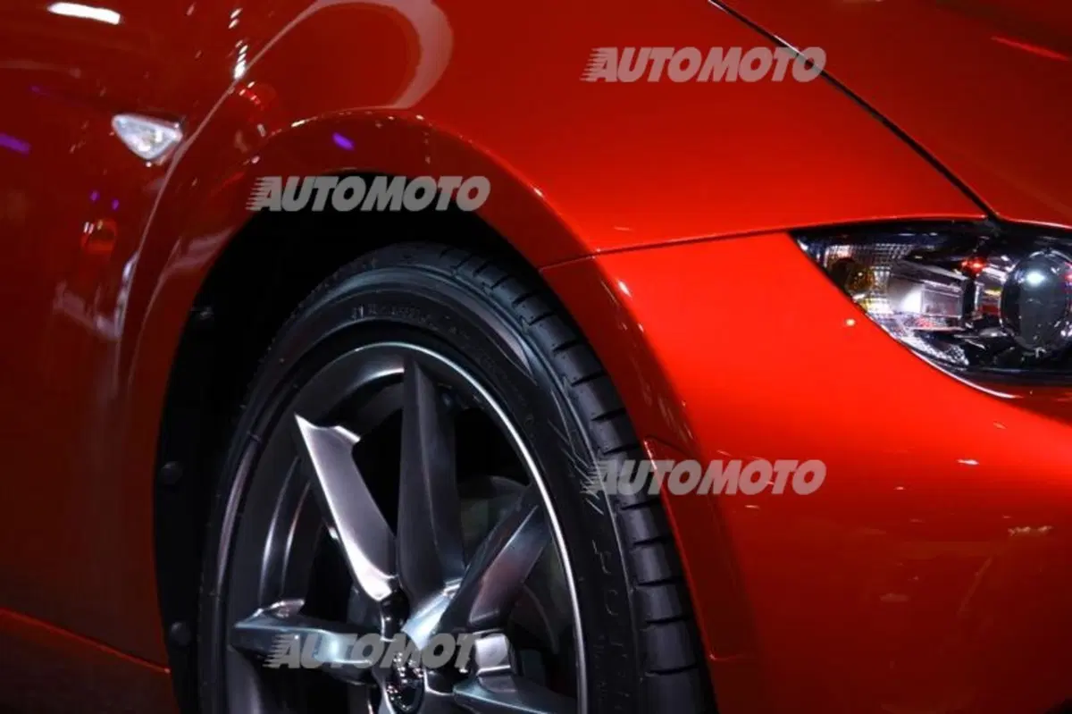 Mazda al Salone di Parigi 2014 (15)