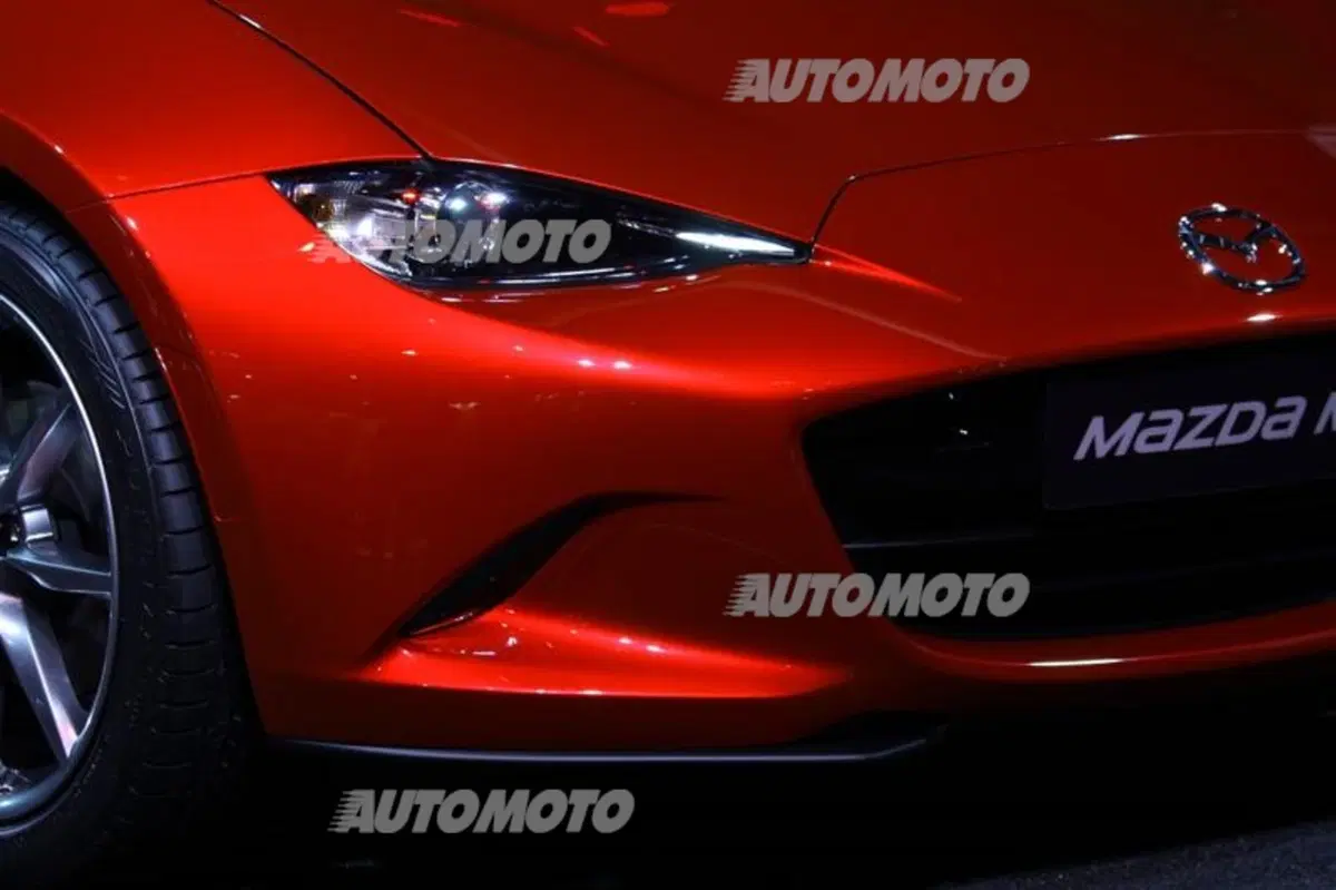 Mazda al Salone di Parigi 2014 (18)