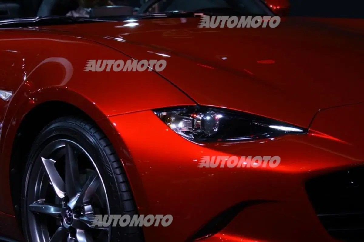 Mazda al Salone di Parigi 2014 (19)