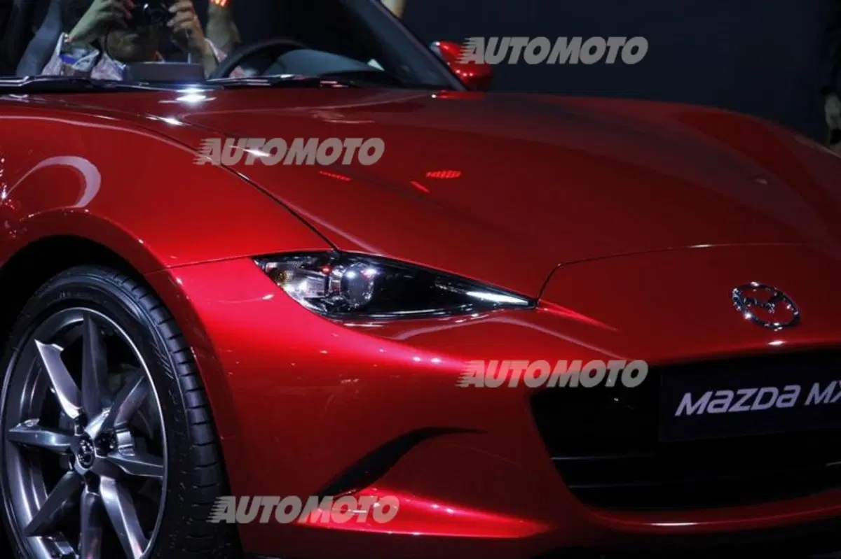 Mazda al Salone di Parigi 2014 (20)
