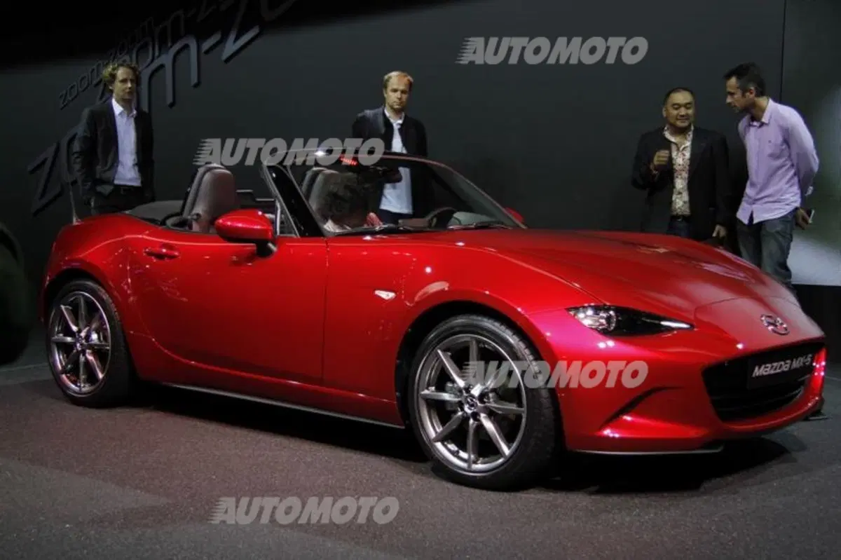 Mazda al Salone di Parigi 2014 (21)