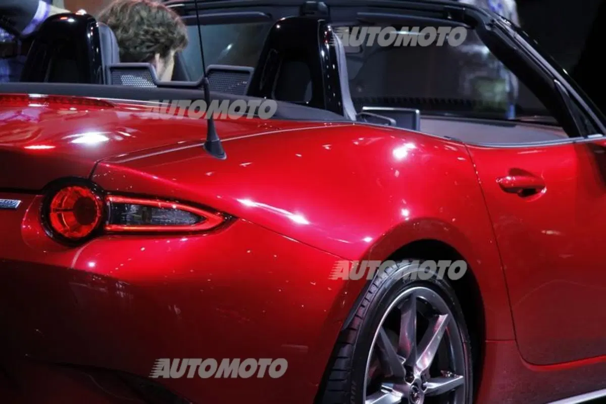 Mazda al Salone di Parigi 2014 (22)