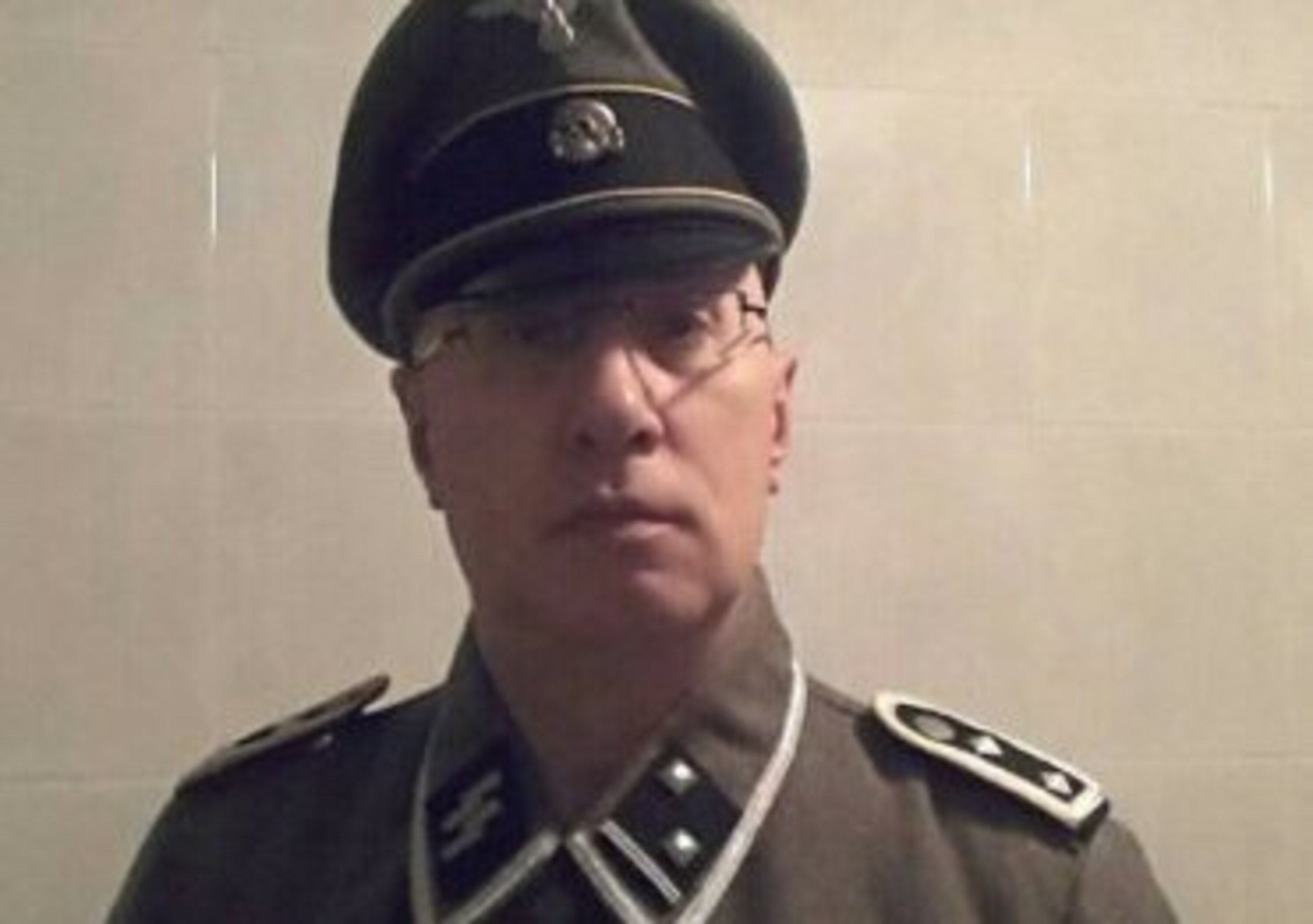 Biassono: il capo dei vigili in divisa da nazista
