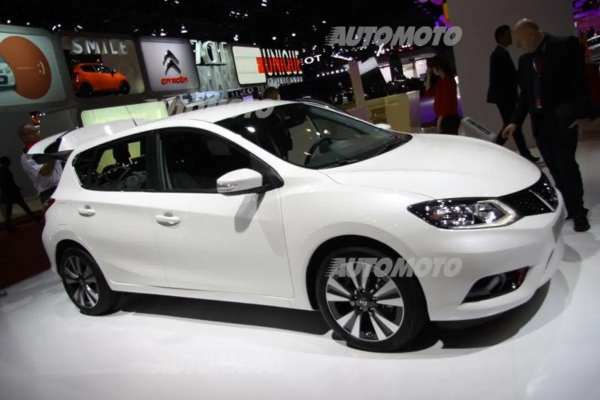 Nissan al Salone di Parigi 2014 (2)