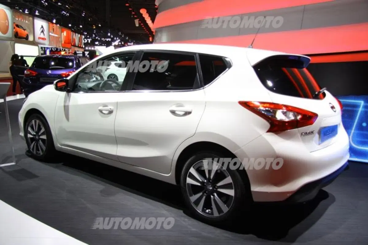 Nissan al Salone di Parigi 2014 (5)