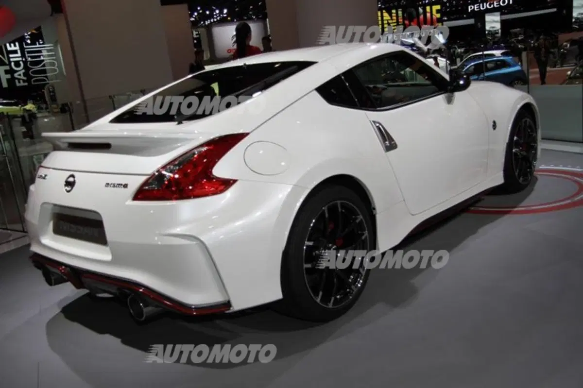 Nissan al Salone di Parigi 2014 (20)